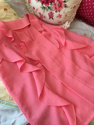 春色ピンクのブラウス