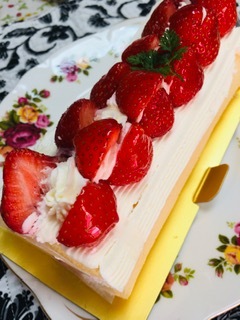 いちごロールケーキ