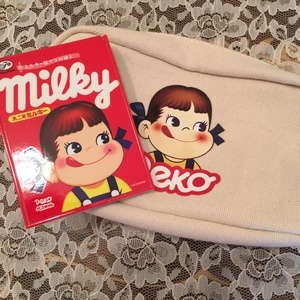 メイクポーチとミラー